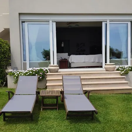 With Aegean Views Akhladherí